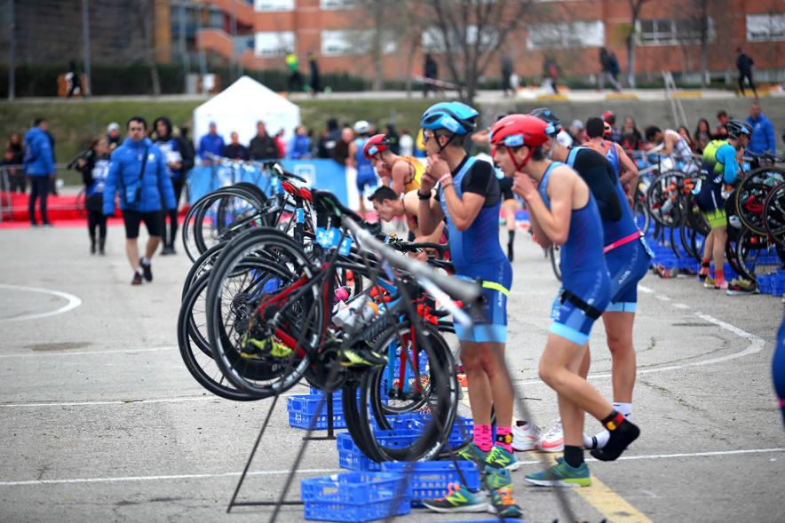 Campeonato de España de Duatlón -  Primer plano de las bicicletas.