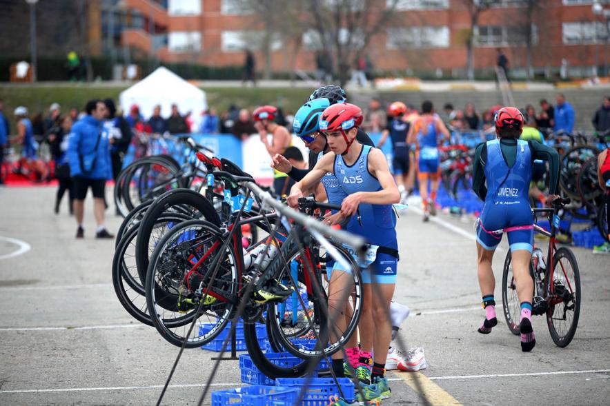Campeonato de España de Duatlón - Primer plano de las bicicletas.