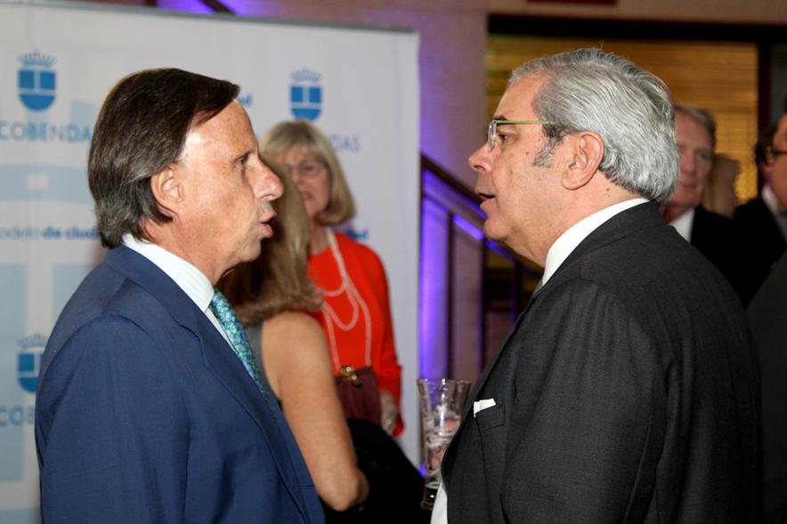 Photocall y Coctel EFQM Awards 2017 - El alcalde con un empresario.