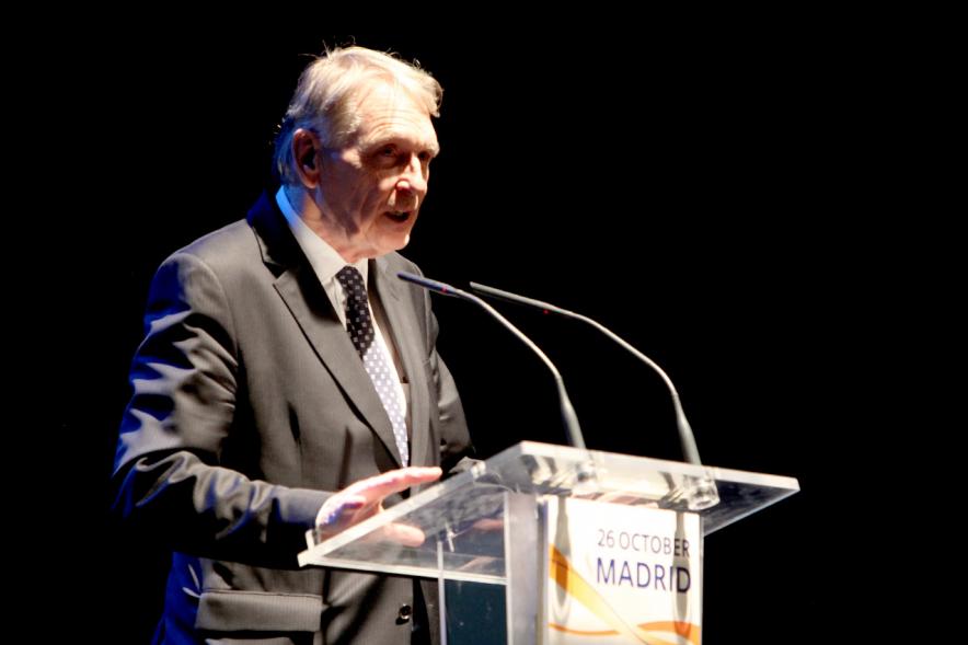 Cena e Inicio EFQM Awards 2017 - Imagen de un hombre dirigiéndose al público asistente.