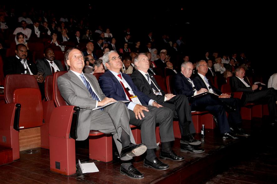 Foro EFQM 2017 en el Reina Sofía - Imagen del alcalde García de Vinuesa sentado entre el público asistente. 