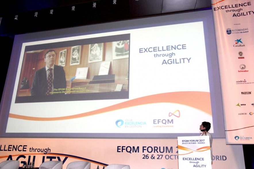 Foro EFQM 2017 en el Reina Sofía - Imagen de la pantalla gigante del escenario..