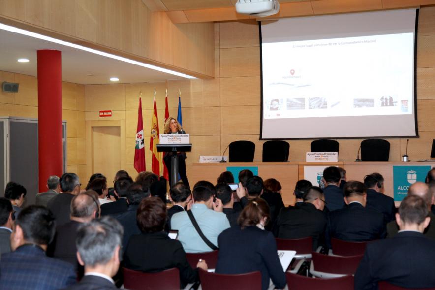 Foro EFQM #GoodPracticeAlcobendas - Panorámica de los asistentes y el estrado.