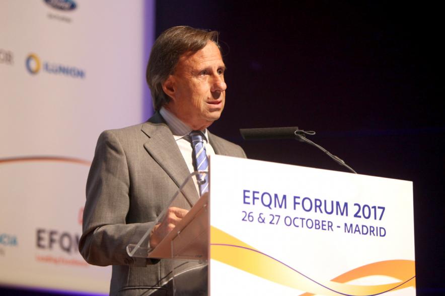 Foro EFQM 2017 en el Reina Sofía - Imagen del alcalde García de Vinuesa dirigiéndose al público asistente.
