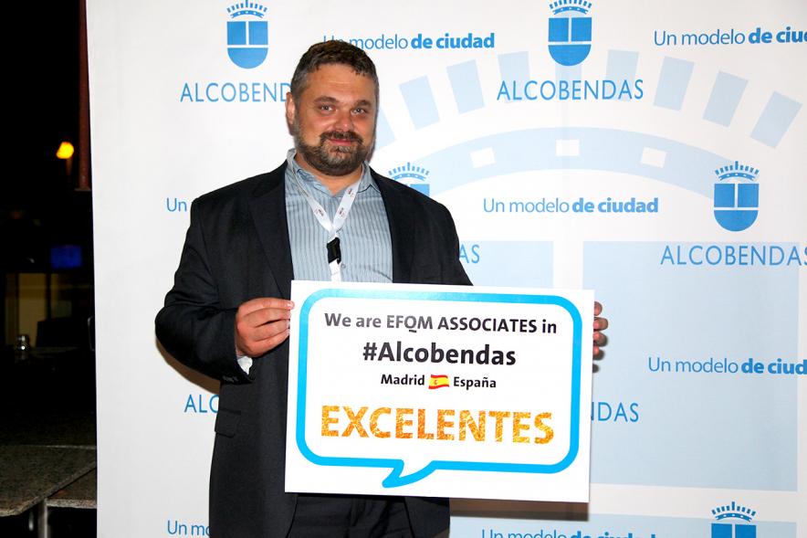 Photocall y Coctel EFQM Awards 2017 - Posado de un invitado.