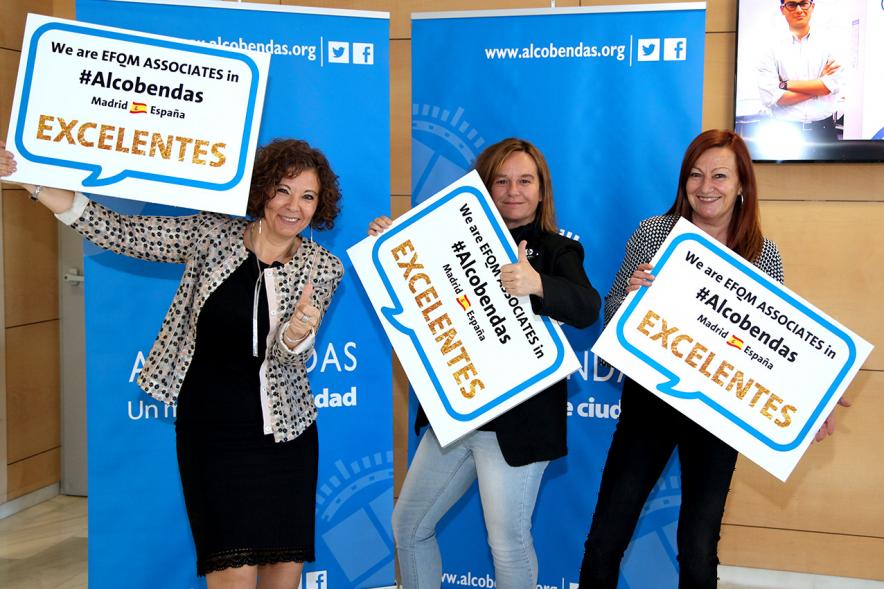 Foro EFQM #GoodPracticeAlcobendas - Las participantes con su diploma.
