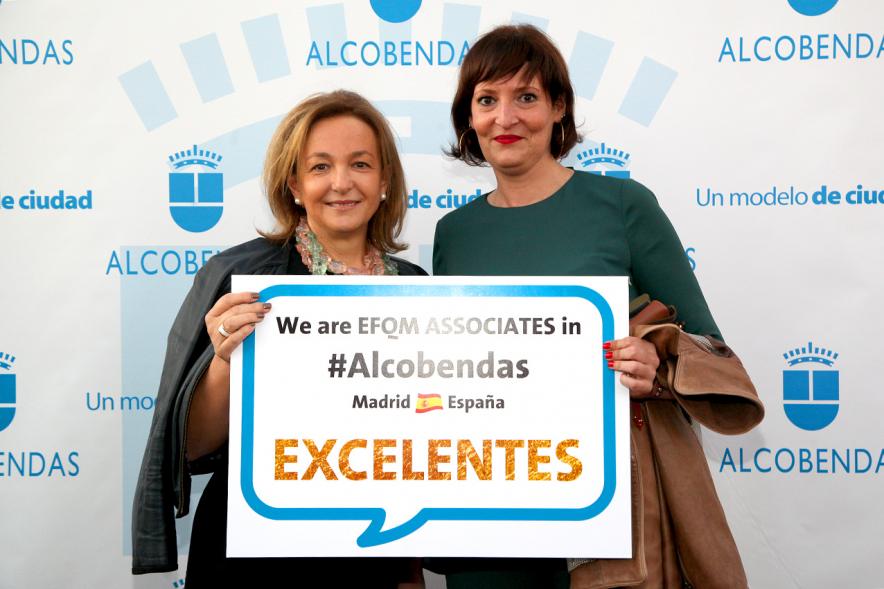 Photocall y Coctel EFQM Awards 2017 - Posado de  dos autoridades. 