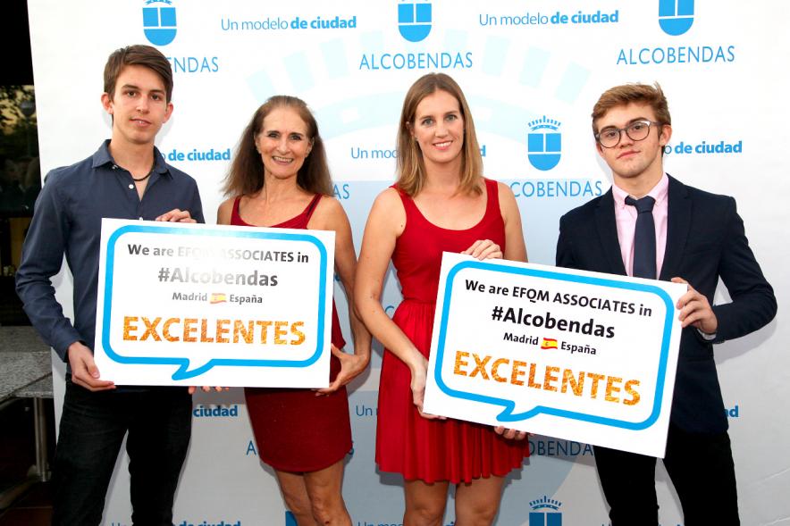 Photocall y Coctel EFQM Awards 2017 - Posado de cuatro invitados.
