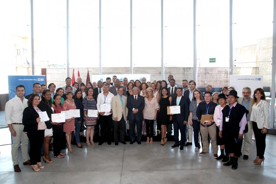 Clausura y Entrega de Diplomas EGME 2017 - Posado de diplomados y autoridades.