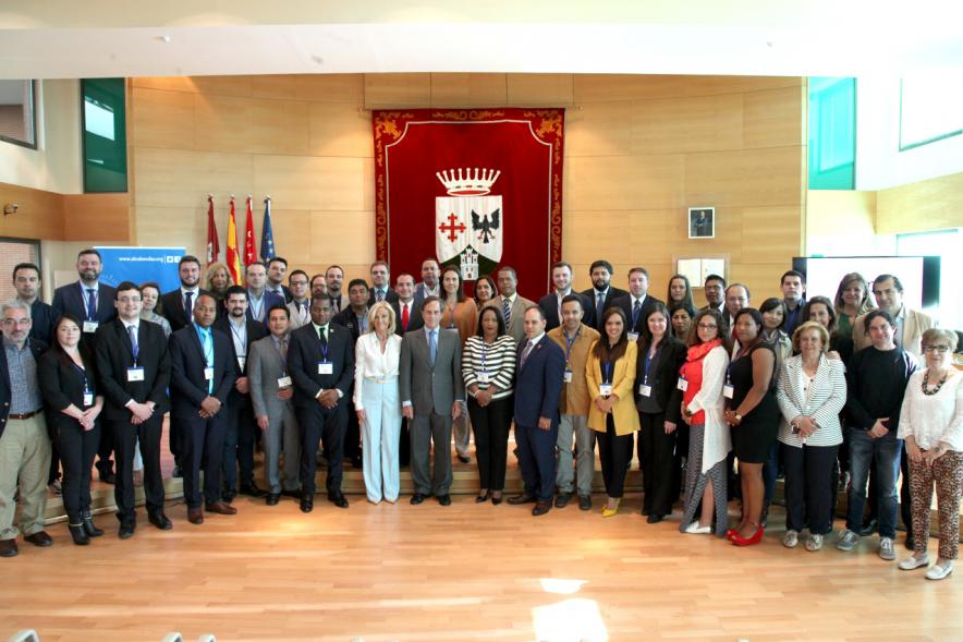 Recepción EGME 2018 - Imagen del posado general del alcalde García de Vinuesa y de todos los participantes al acto.