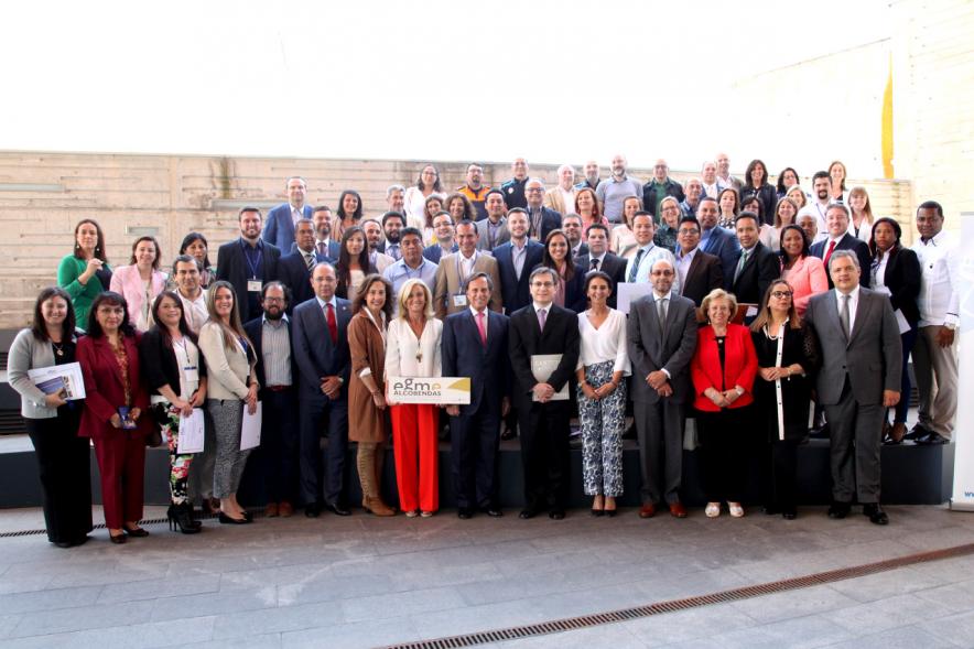 Clausura Curso EGME 2018 -  Posado de los asistentes, alumnos y las autoridades.