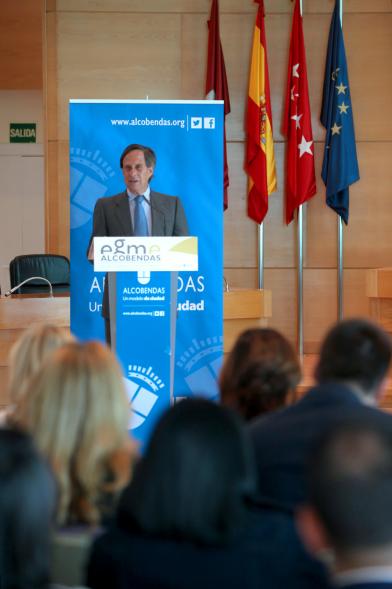 Recepción EGME 2018 - Imagen  del alcalde García de Vinuesa dirigiendo unas palabras a los asistentes al acto.