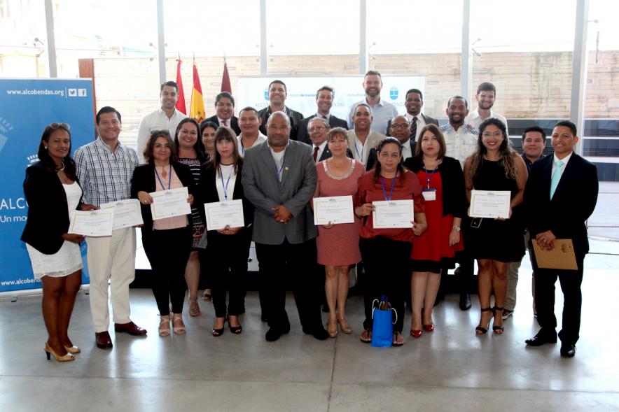 Clausura y Entrega de Diplomas EGME 2017 - Posado grupal  de los diplomados.