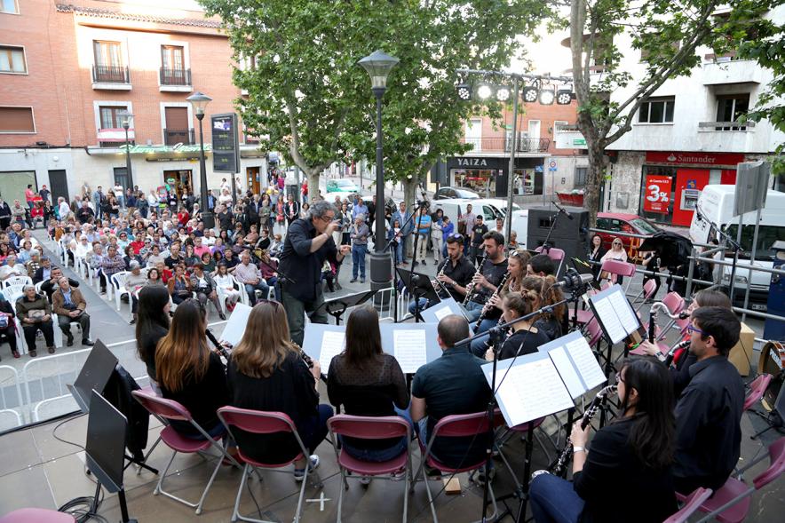 Banda de música en plena actuación