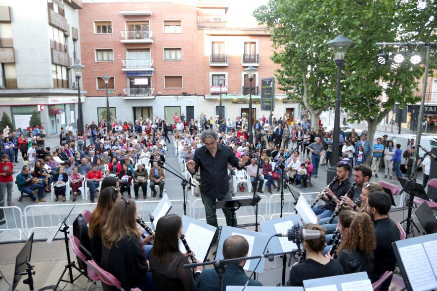 Vista de músicos y público desde el escenario