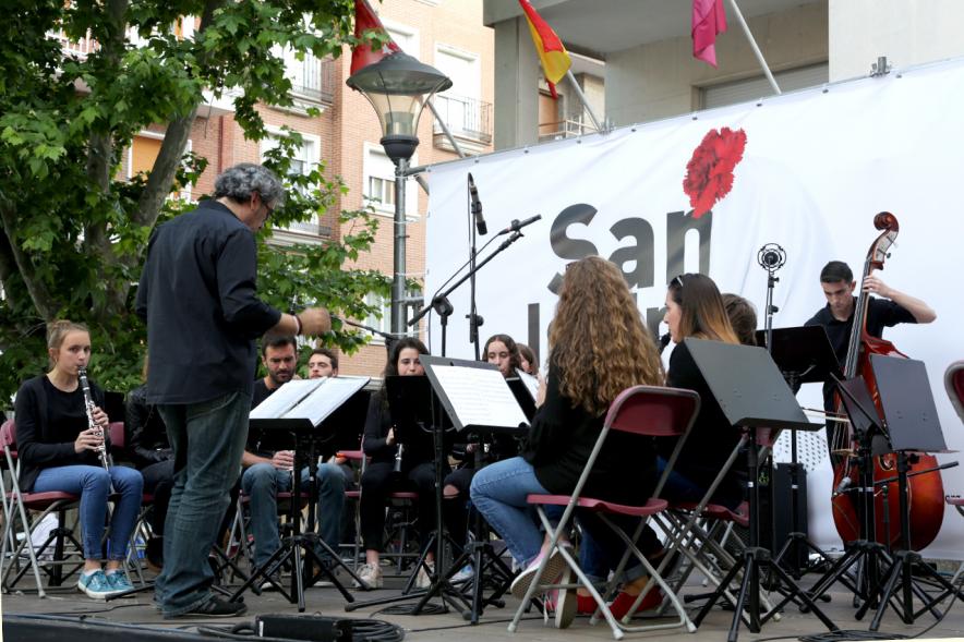 Miembros de la banda durante el concierto