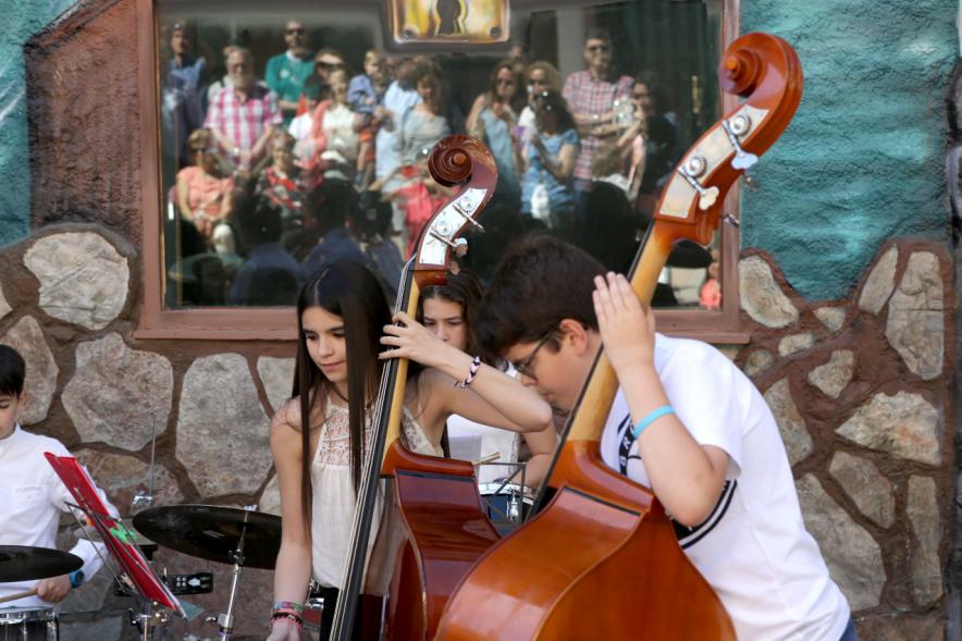 Conciertos Urbanos de la Escuela de Música en Distrito Centro -  Jóvenes músicos tocando.