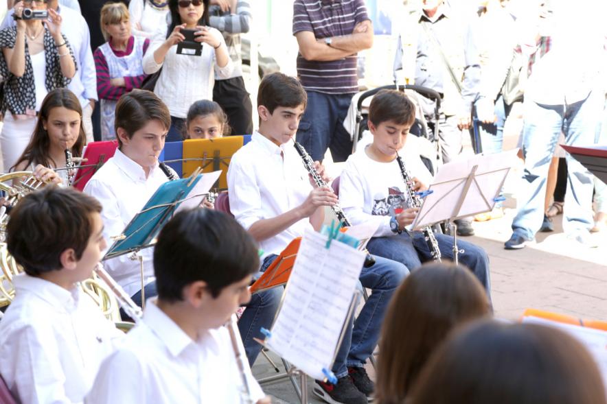 Conciertos Urbanos de la Escuela de Música en Distrito Centro -  Jóvenes músicos tocando.