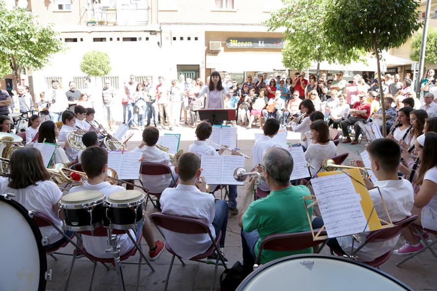 Conciertos Urbanos de la Escuela de Música en Distrito Centro -  Jóvenes músicos tocando.