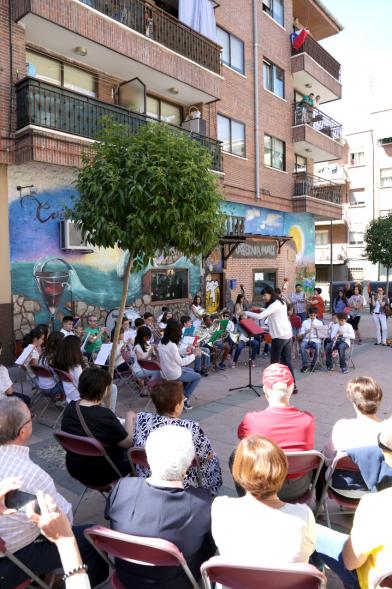 Conciertos Urbanos de la Escuela de Música en Distrito Centro -  Jóvenes músicos tocando.
