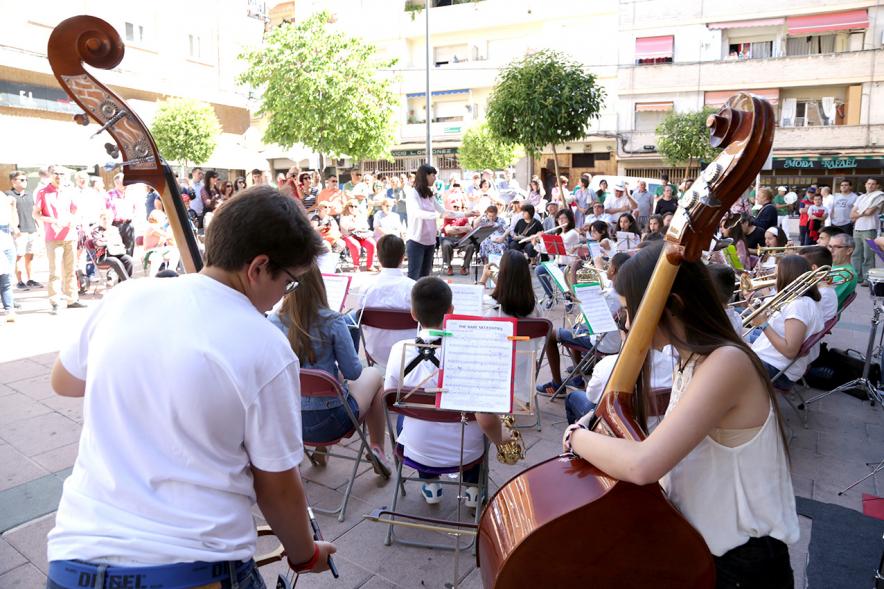 Conciertos Urbanos de la Escuela de Música en Distrito Centro -  Actuación de los músicos.
