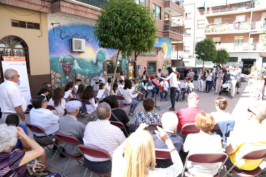 Conciertos Urbanos de la Escuela de Música en Distrito Centro - Actuación de los músicos.