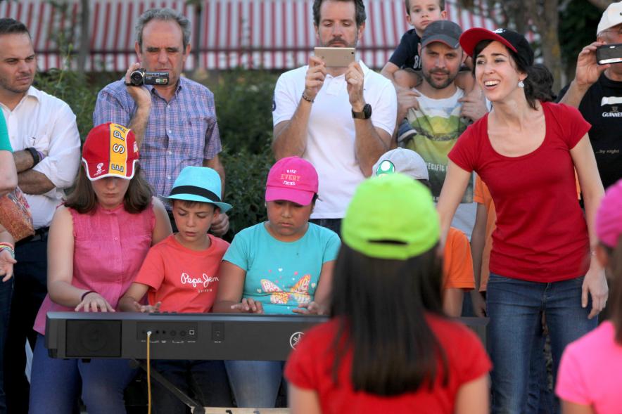 Actuaciones Urbanas de la Escuela Municipal de Música y Danza - Actuación de uno de los grupos participantes.