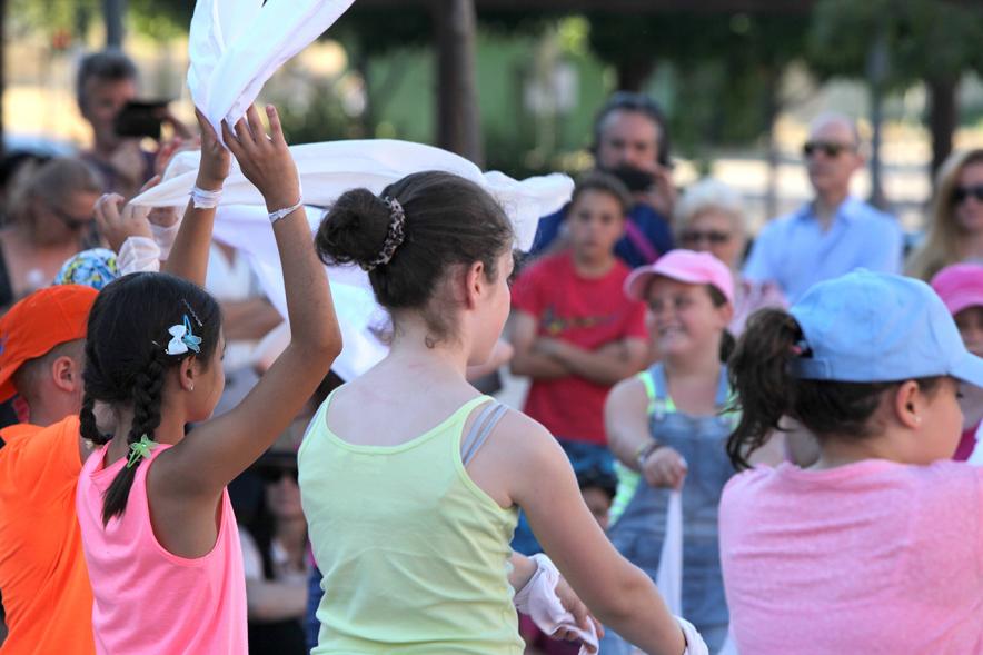 Actuaciones Urbanas de la Escuela Municipal de Música y Danza - Actuación de uno de los grupos participantes.