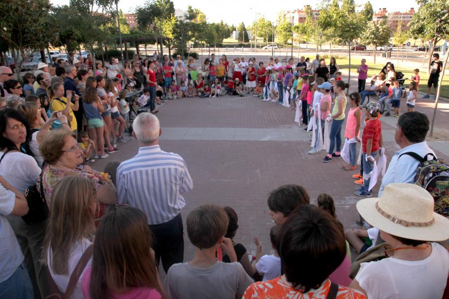 Actuaciones Urbanas de la Escuela Municipal de Música y Danza - Actuación de uno de los grupos participantes.