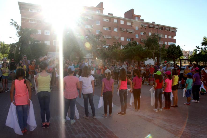 Actuaciones Urbanas de la Escuela Municipal de Música y Danza - Actuación de uno de los grupos participantes.