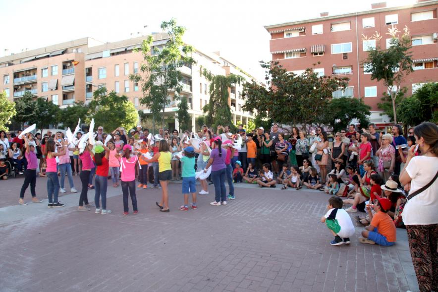 Actuaciones Urbanas de la Escuela Municipal de Música y Danza - Actuación de uno de los grupos participantes.