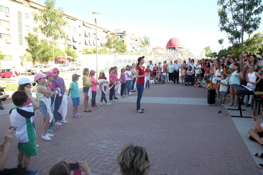 Actuaciones Urbanas de la Escuela Municipal de Música y Danza - Actuación de uno de los grupos participantes.
