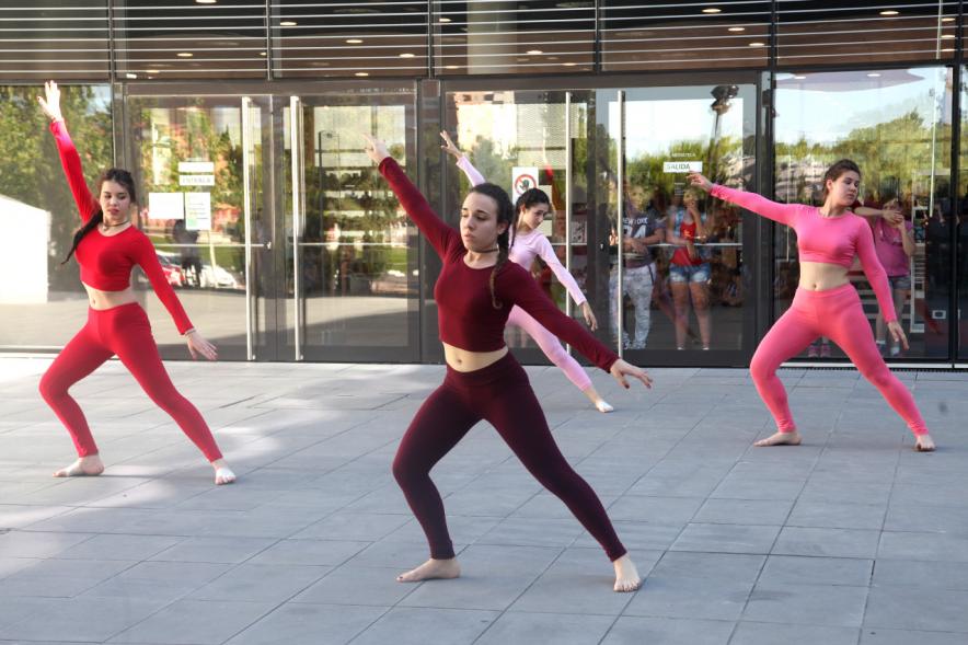 Actuaciones Urbanas de la Escuela Municipal de Música y Danza - Actuación de escuela municipal de danza.