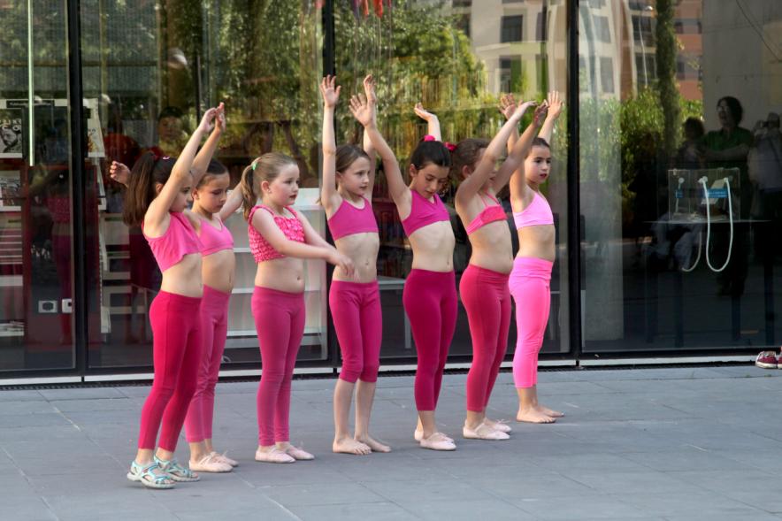 Actuaciones Urbanas de la Escuela Municipal de Música y Danza - Actuación de escuela municipal de danza.