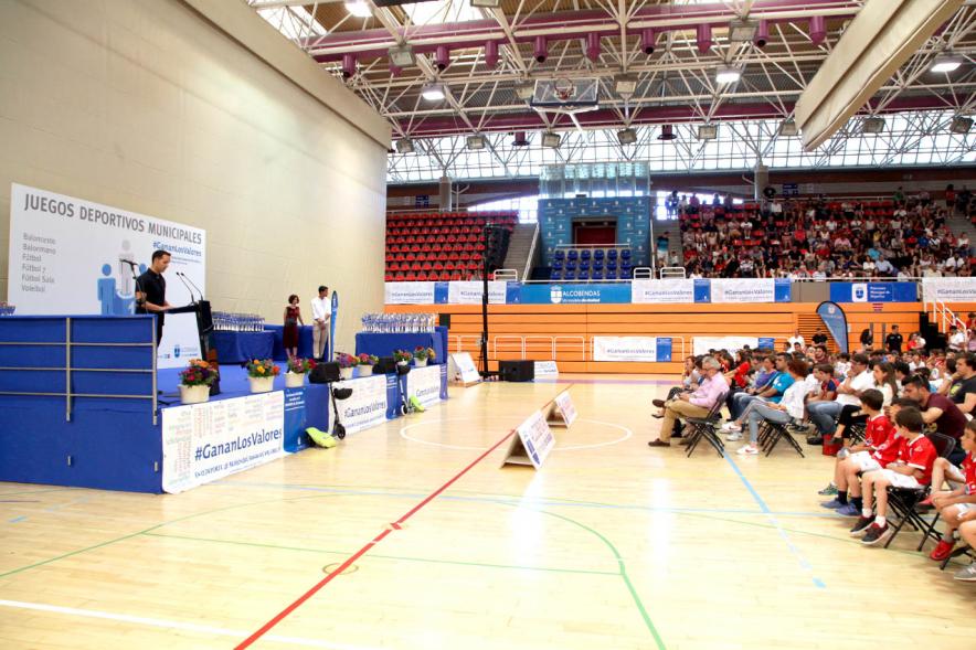 Entrega de Trofeos de Competiciones Locales 2017-18 - Imagen de un atrio habilitado en el pabellón deportivo.