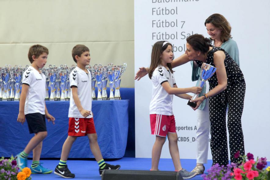 Entrega de Trofeos de Competiciones Locales 2017-18 - Las autoridades locales entregan los premios.
