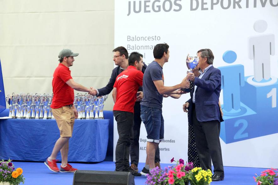 Entrega de Trofeos de Competiciones Locales 2017-18 - Las autoridades locales entregan los premios.