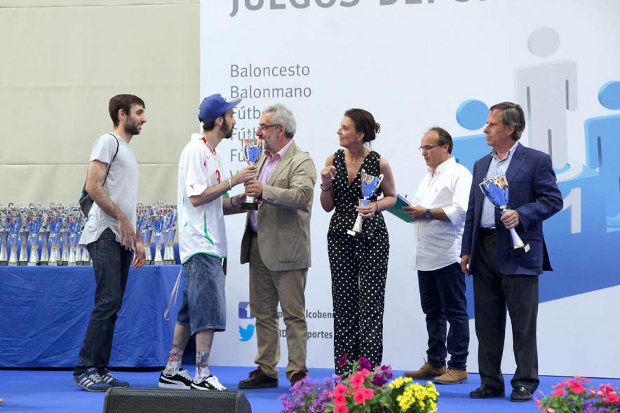 Entrega de Trofeos de Competiciones Locales 2017-18 - Las autoridades locales entregan los premios.