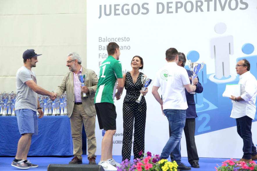 Entrega de Trofeos de Competiciones Locales 2017-18 - Las autoridades locales entregan los premios.