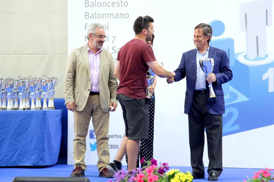 Entrega de Trofeos de Competiciones Locales 2017-18 -Las autoridades locales entregan los premios.