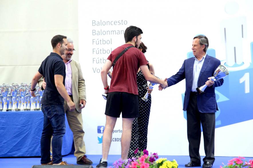 Entrega de Trofeos de Competiciones Locales 2017-18 - Las autoridades locales entregan los premios.