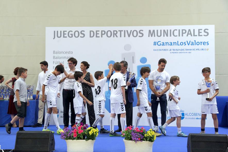 Entrega de Trofeos de Competiciones Locales 2017-18 - Las autoridades locales entregan los premios.