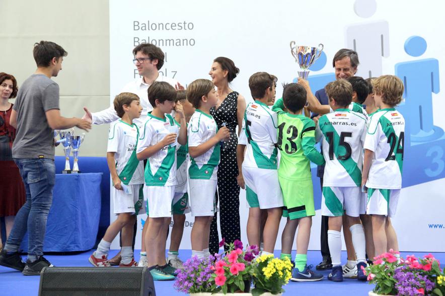 Entrega de Trofeos de Competiciones Locales 2017-18 - Las autoridades locales entregan los premios.