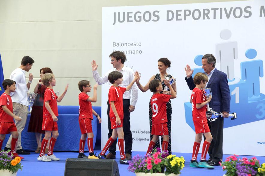 Entrega de Trofeos de Competiciones Locales 2017-18 - Las autoridades locales entregan los premios.