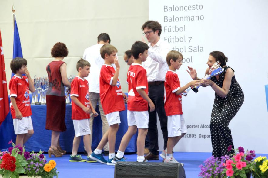 Entrega de Trofeos de Competiciones Locales 2017-18 - Las autoridades locales entregan los premios.