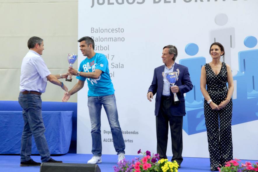 Entrega de Trofeos de Competiciones Locales 2017-18 - Las autoridades locales entregan los premios.