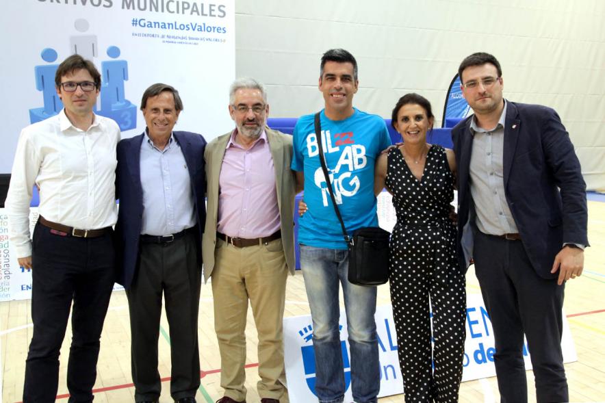 Entrega de Trofeos de Competiciones Locales 2017-18 -  Posado de las autoridades municipales.