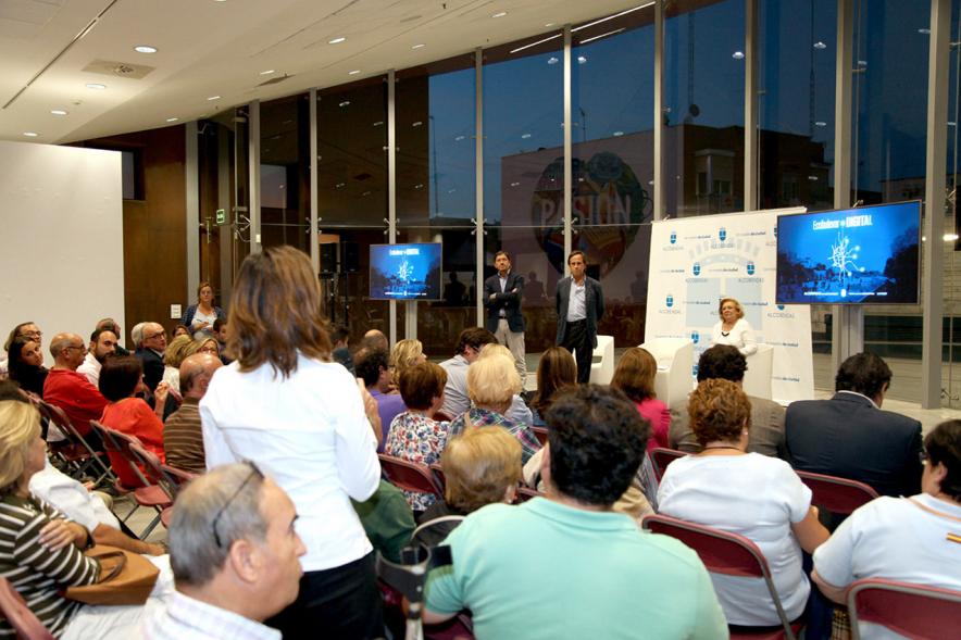 Presentación del Proyecto EcoBulevar en el Distrito Centro -  Imagen  parcial de la sala.