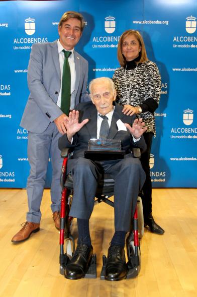 Homenaje a Eduardo Martínez Cabrera (Fundador del Grupo PAYMA) - El homenajeado con sus familiares.