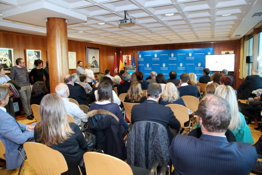 Homenaje a Eduardo Martínez Cabrera (Fundador del Grupo PAYMA) - Imagen trasera de la sala.
